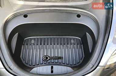 Седан Tesla Model 3 2023 в 