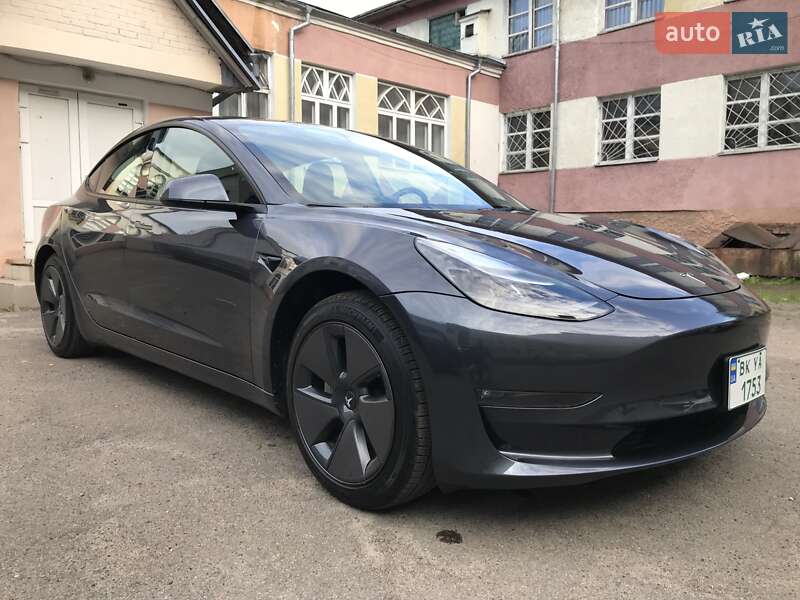 Седан Tesla Model 3 2023 в Рівному