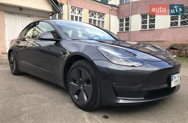 Седан Tesla Model 3 2023 в 