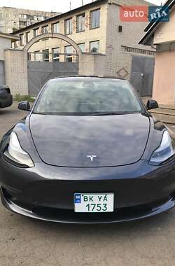 Седан Tesla Model 3 2023 в 