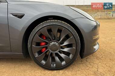 Седан Tesla Model 3 2023 в 