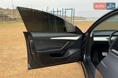 Седан Tesla Model 3 2023 в 