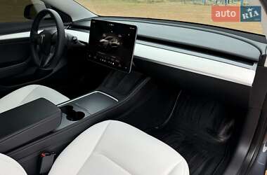 Седан Tesla Model 3 2023 в 