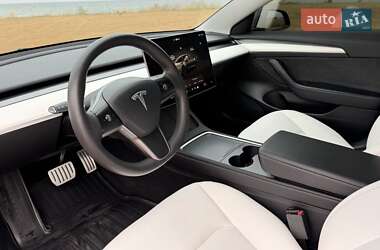 Седан Tesla Model 3 2023 в 