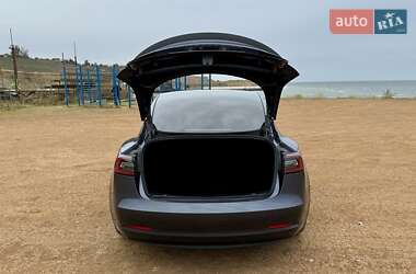 Седан Tesla Model 3 2023 в 
