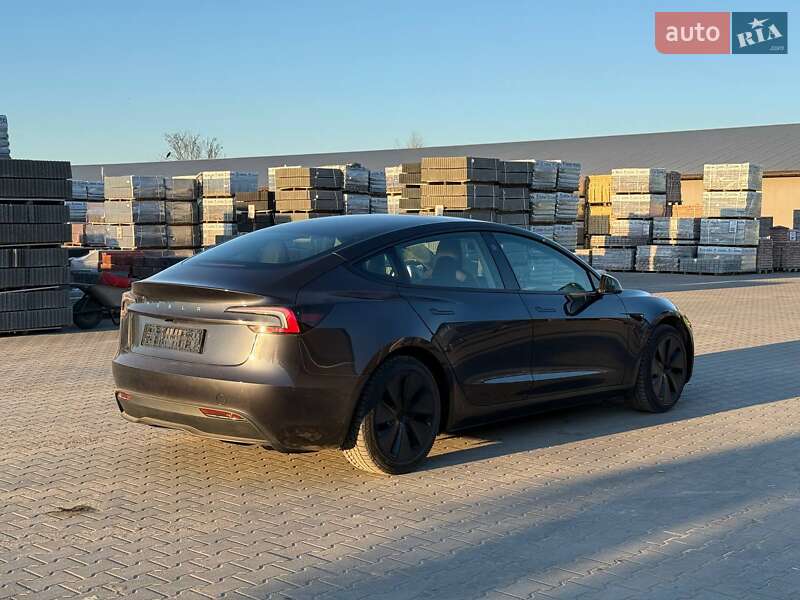 Седан Tesla Model 3 2024 в Луцке
