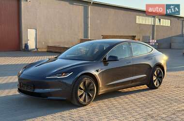 Седан Tesla Model 3 2024 в 