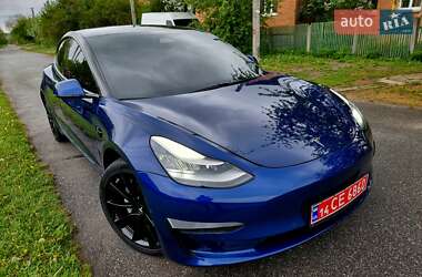 Седан Tesla Model 3 2020 в 