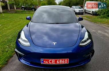 Седан Tesla Model 3 2020 в 