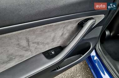 Седан Tesla Model 3 2020 в 