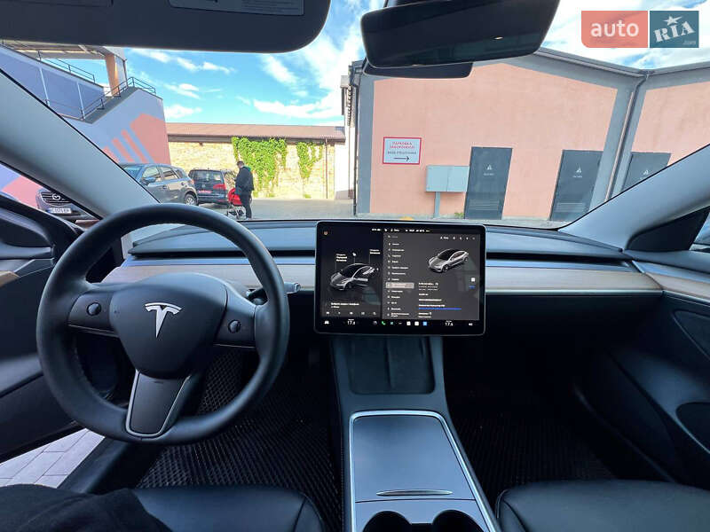 Седан Tesla Model 3 2022 в Луцьку