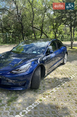 Седан Tesla Model 3 2022 в 