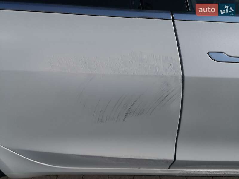 Седан Tesla Model 3 2019 в Львове