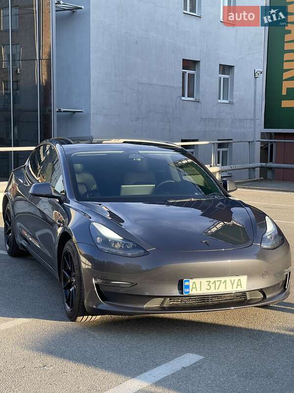 Седан Tesla Model 3 2022 в 