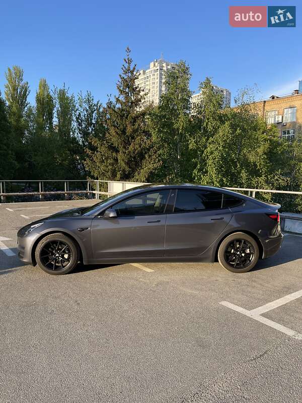 Седан Tesla Model 3 2022 в Києві