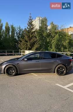 Седан Tesla Model 3 2022 в 