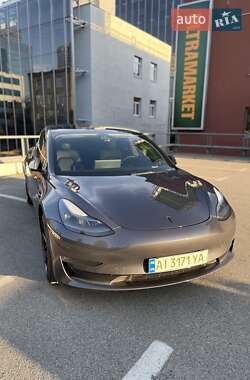 Седан Tesla Model 3 2022 в 