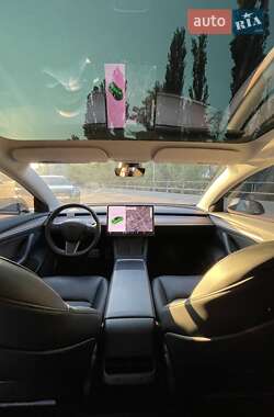 Седан Tesla Model 3 2022 в 