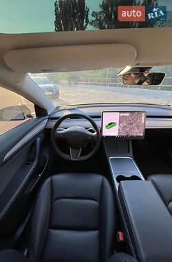 Седан Tesla Model 3 2022 в 