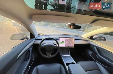 Седан Tesla Model 3 2022 в 
