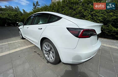 Седан Tesla Model 3 2021 в 