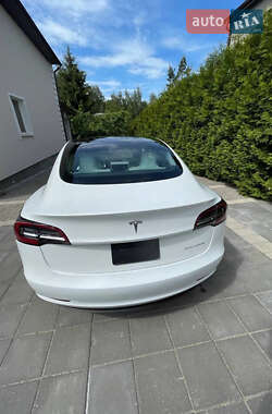 Седан Tesla Model 3 2021 в 