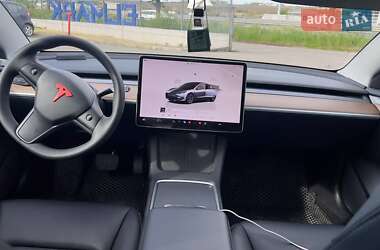 Седан Tesla Model 3 2022 в 