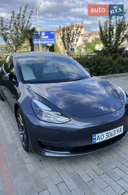 Седан Tesla Model 3 2022 в Ужгороді