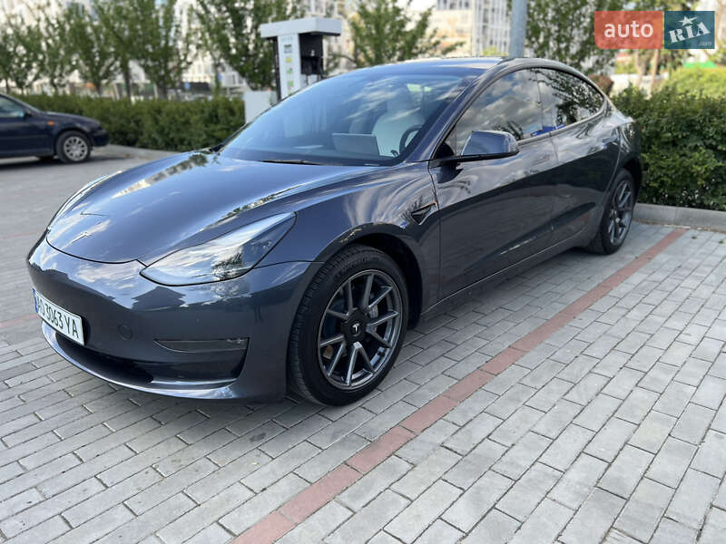 Седан Tesla Model 3 2022 в Ужгороде