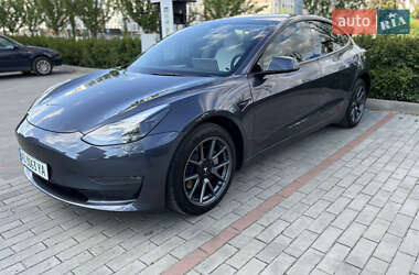 Седан Tesla Model 3 2022 в 