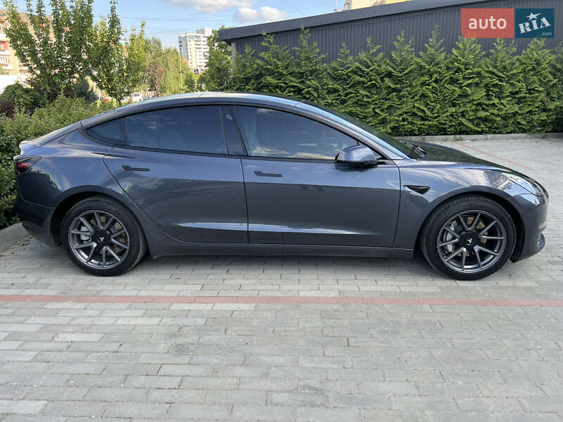 Седан Tesla Model 3 2022 в Ужгороде