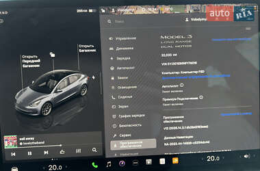 Седан Tesla Model 3 2022 в 