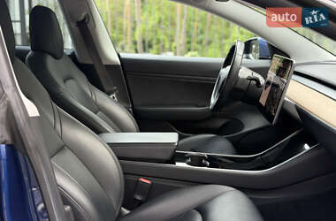 Седан Tesla Model 3 2019 в 