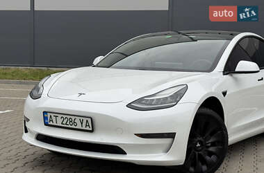 Седан Tesla Model 3 2020 в 