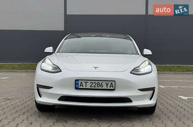 Седан Tesla Model 3 2020 в 