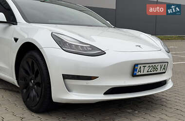 Седан Tesla Model 3 2020 в 