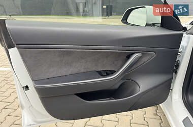Седан Tesla Model 3 2020 в 