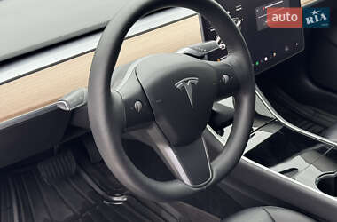 Седан Tesla Model 3 2020 в 
