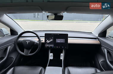 Седан Tesla Model 3 2020 в 