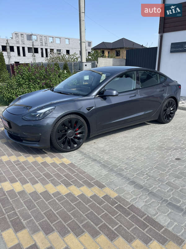 Седан Tesla Model 3 2021 в 