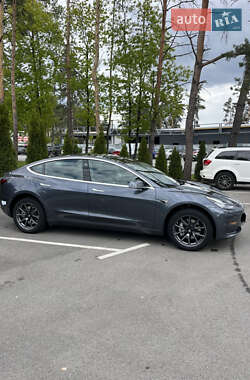 Седан Tesla Model 3 2019 в 