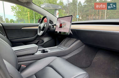 Седан Tesla Model 3 2022 в 