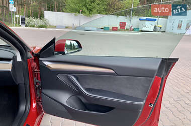 Седан Tesla Model 3 2022 в 