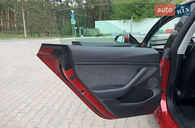 Седан Tesla Model 3 2022 в 