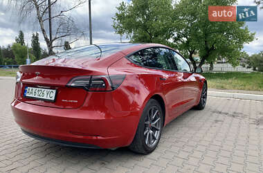 Седан Tesla Model 3 2022 в 