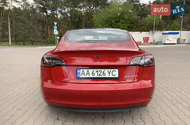 Седан Tesla Model 3 2022 в 
