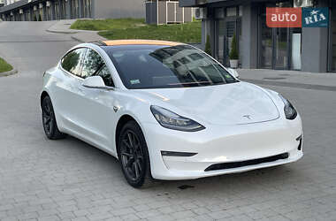 Седан Tesla Model 3 2019 в Новояворовске