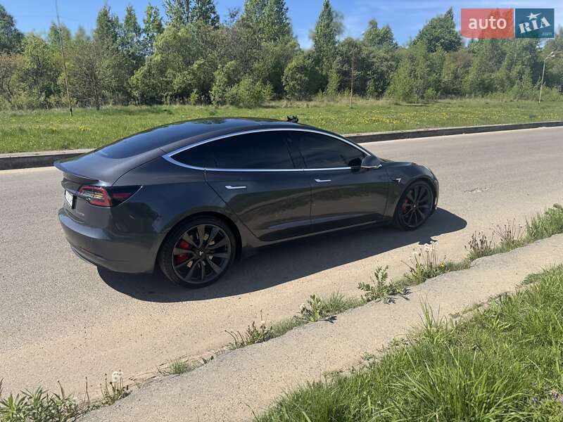 Седан Tesla Model 3 2020 в Львове