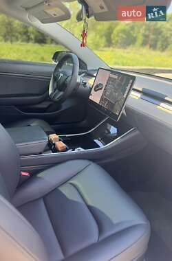 Седан Tesla Model 3 2020 в 