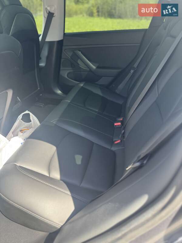 Седан Tesla Model 3 2020 в Львове